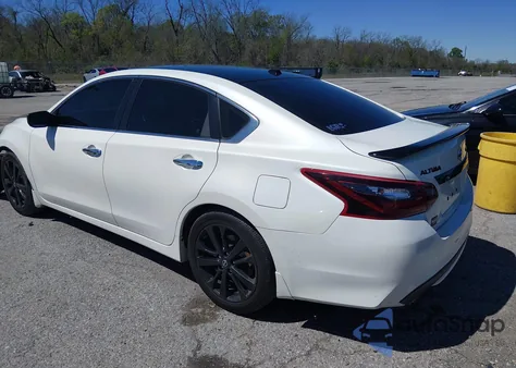 2018 Nissan Altima 2.5 Sr z USA, uszkodzony, nr VIN 1N4AL3AP7JC246784